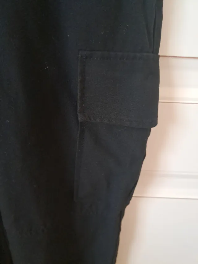 Pantalón cargo Bershka negro