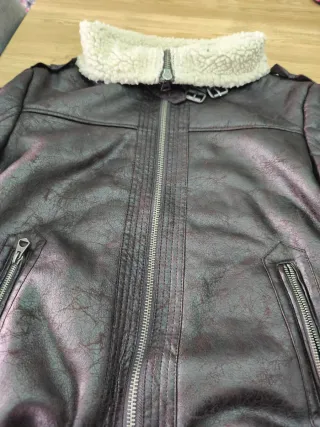 Cazadora efecto piel forrada