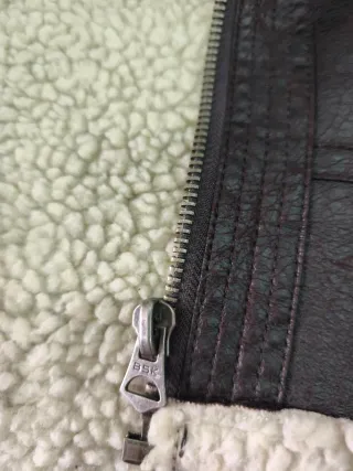 Cazadora efecto piel forrada