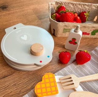 Gofrera de madera con accesorios