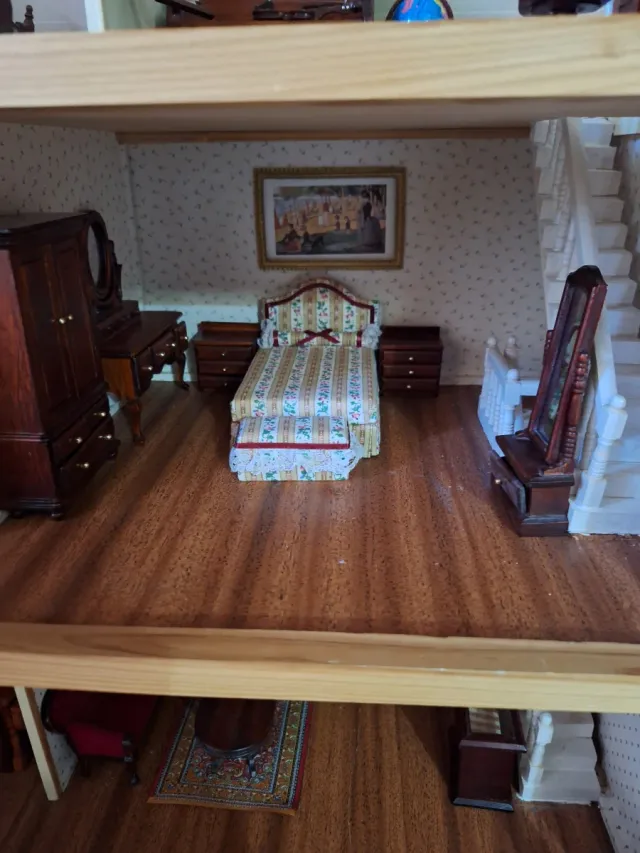 Casa de muñecas antigua