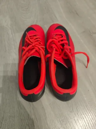 Zapatillas de tacos Nike rojas y negras