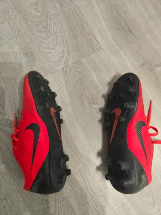 Zapatillas de tacos Nike rojas y negras