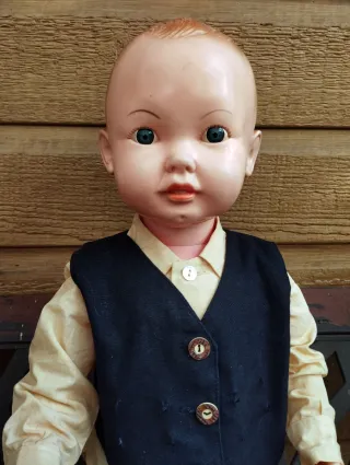 Muñeca antigua plástico muy duro años 50