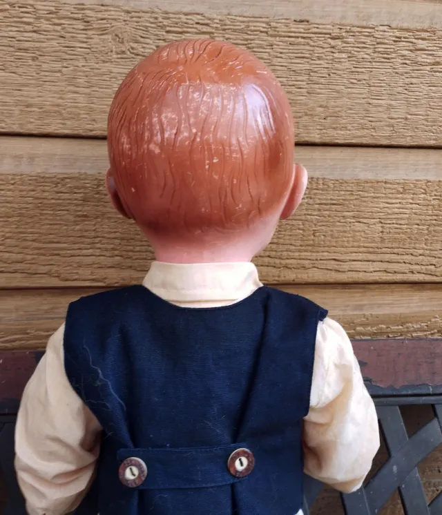 Muñeca antigua plástico muy duro años 50