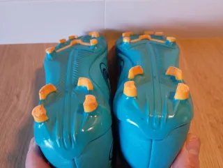 Botas de fútbol niño talla 36.5