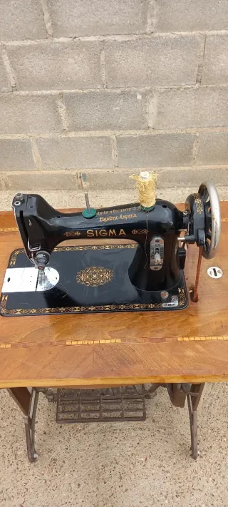 Máquina de coser Sigma antigua(sobre 100años).