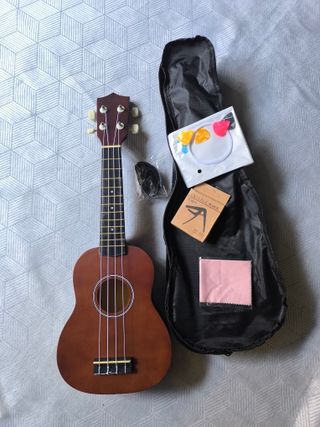 Ukelele Soprano 21", funda y accesorios - Marrón