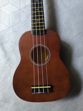Ukelele Soprano 21", funda y accesorios - Marrón