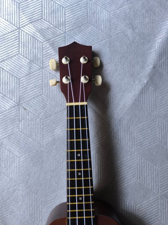 Ukelele Soprano 21", funda y accesorios - Marrón