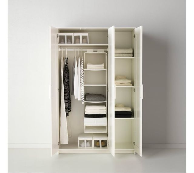 Armario blanco con espejo