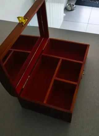 Joyero de Madera con Incrustaciones