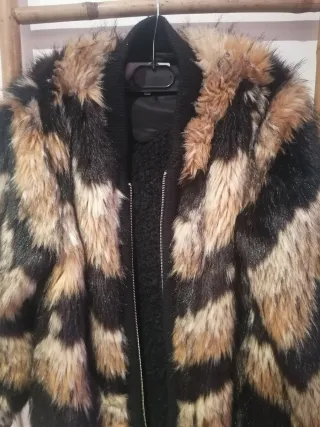 Abrigo Bimba y Lola pelo estampado