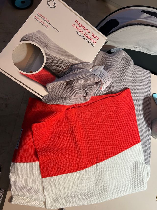 Manta Bugaboo Roja y Blanca