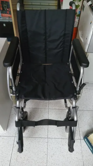 Silla de Ruedas plegable negra