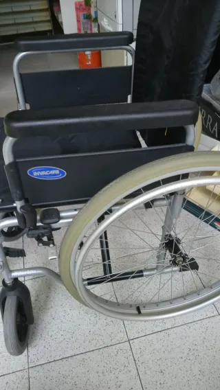 Silla de Ruedas plegable negra
