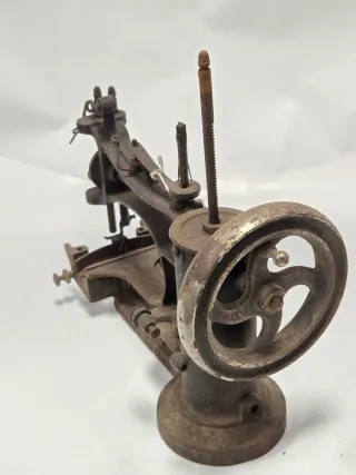 Máquina de coser Antigua Avrial Legat 1887