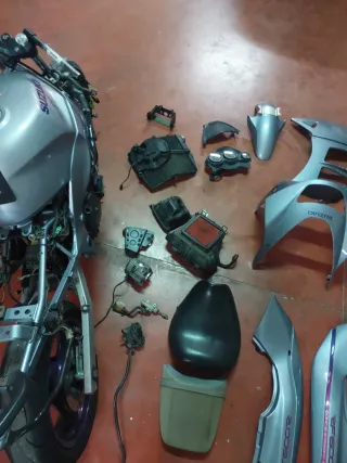 Suzuki RF600R proyecto solo circuito