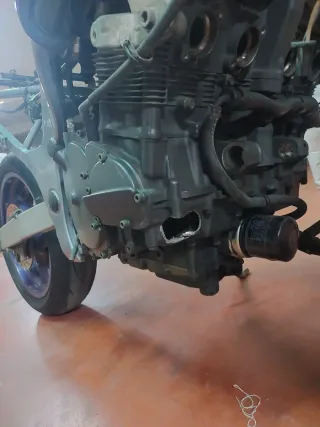 Suzuki RF600R proyecto solo circuito