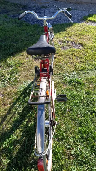 Bicicleta de paseo roja