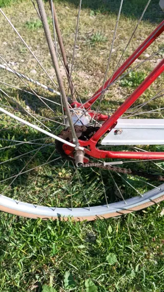Bicicleta de paseo roja