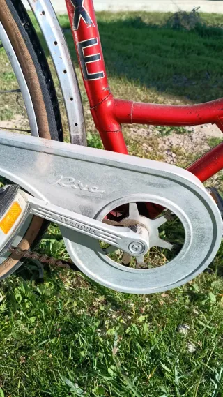 Bicicleta de paseo roja