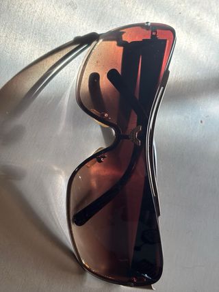 Gafas de sol Vives doradas y moradas