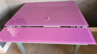 Tavolo da cucina in cristallo viola e metallo