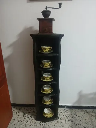 Vecchie tazze da caffè in porcellana