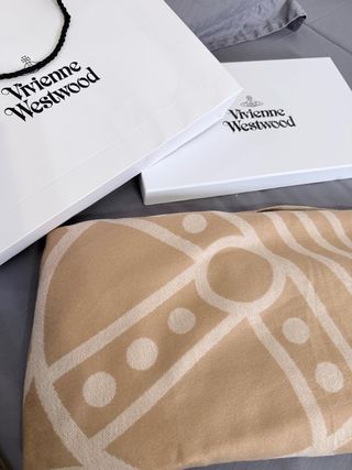 Sciarpa Vivienne Westwood Beige e Bianca