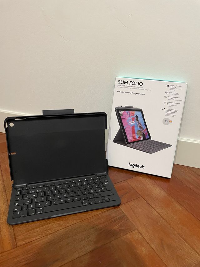 Logitech Slim Folio iPad + MANDO PLAY