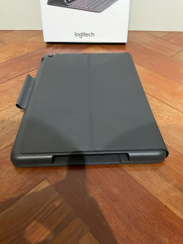 Logitech Slim Folio iPad + MANDO PLAY