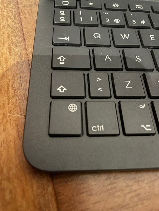 Logitech Slim Folio iPad + MANDO PLAY