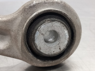 BRAZO SUSPENSION SUPERIOR TRASERO IZQUIERDO MERCE