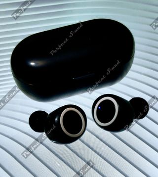 Auriculares inalámbricos (negro - blanco)