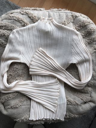 Jersey H&M cuello alto manga acampanada