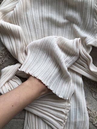 Jersey H&M cuello alto manga acampanada