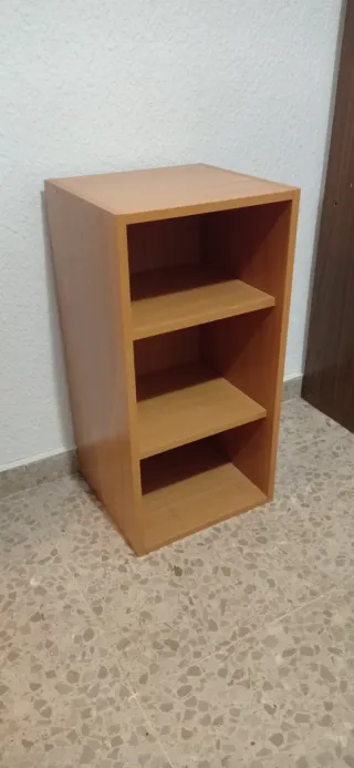 Cajonera de madera marrón