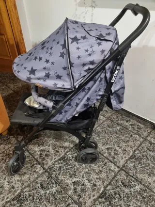 Silla de paseo marca Tuc Tuc con saco y mochila