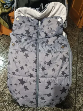 Silla de paseo marca Tuc Tuc con saco y mochila