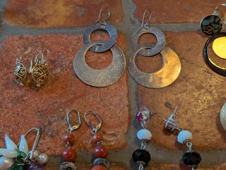 Lotto gioielli e bigiotteria + oro 18k