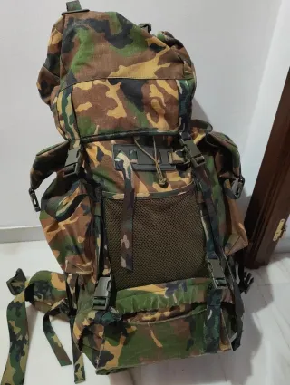 Mochila militar Altus con saco de dormir