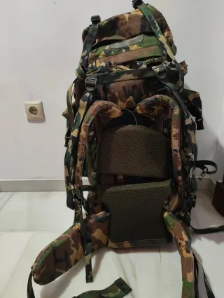 Mochila militar Altus con saco de dormir
