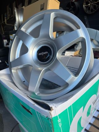 Llanta Rotiform Plata 19 pulgadas em stock