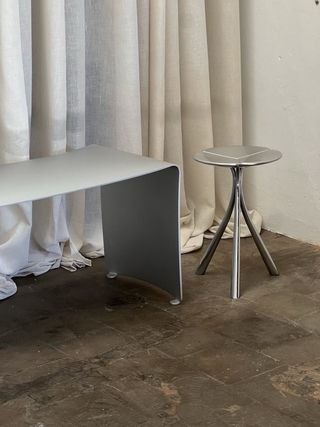 Sgabello in acciaio a tre foglie vintage