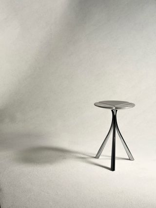 Sgabello in acciaio a tre foglie vintage