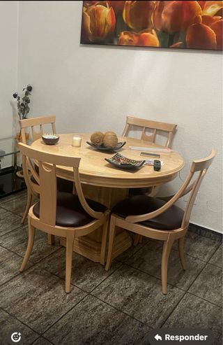 Mesa redonda extensible y 4 sillas