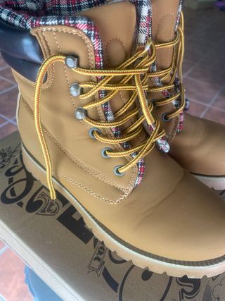 Botas estilo Salomon cordones mujer marrones