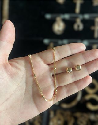 Conjunto collar y pendientes dorados