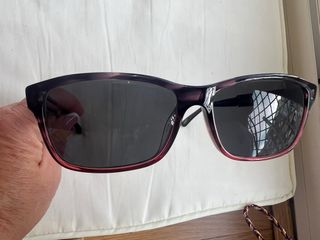 Gafas de sol Loewe rosas y moradas